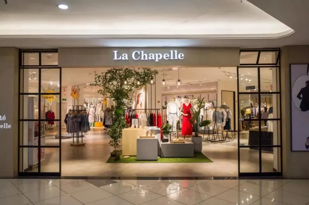 2020年巨亏近14亿“中国版Zara”拉夏贝尔陷退市危机
