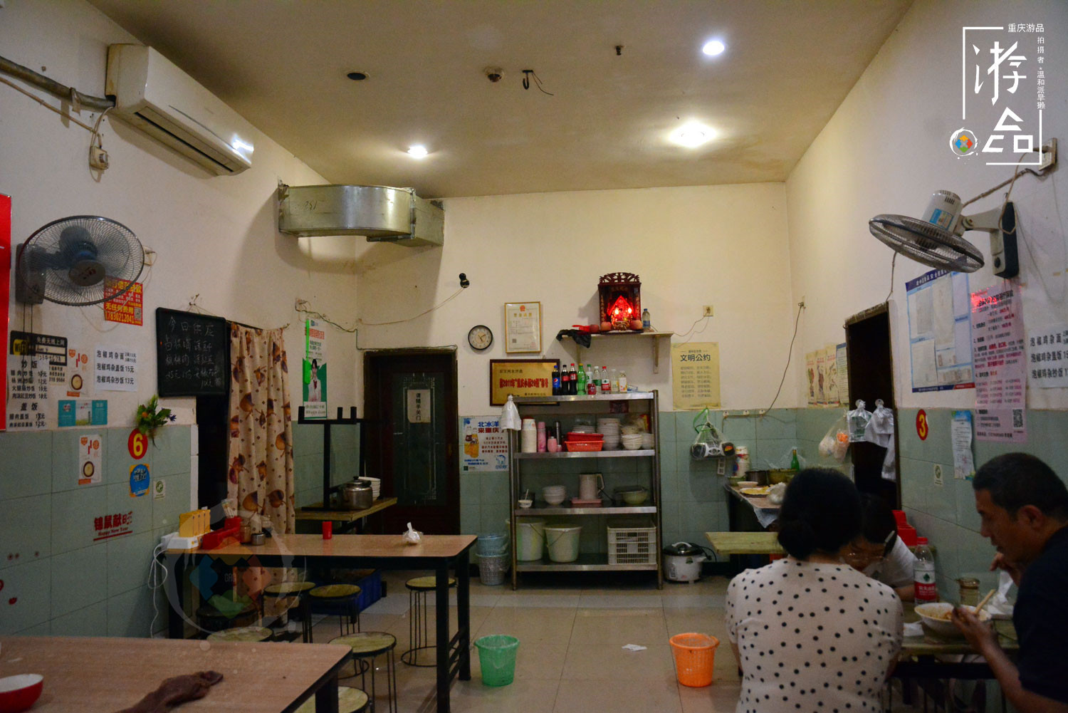 重庆人最爱的特色面馆：炖鸡面、凉面与燃面，在人和街一网打尽