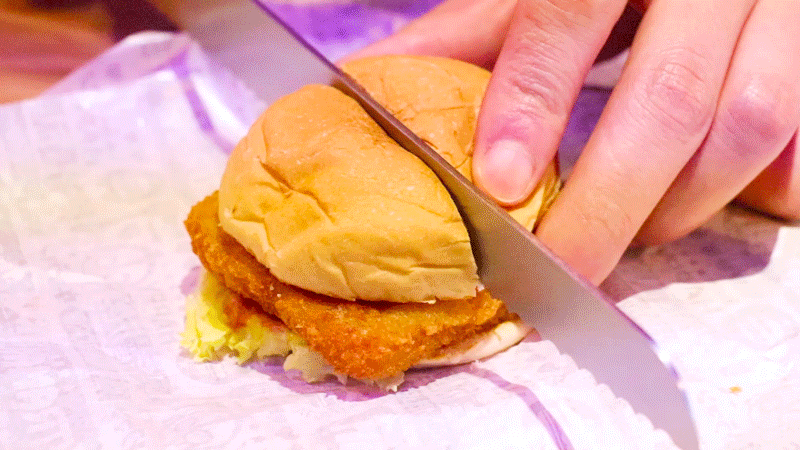 Can pull silk, can shed juice! Lu city Jing shows Aoteman thematic hamburger inn! Adjoining child is greedy cried