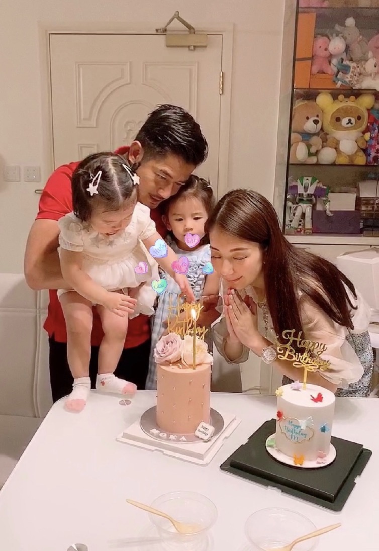 方媛深夜曬母女同框，單手抱娃媽媽力max，女兒睡前撒嬌超黏人