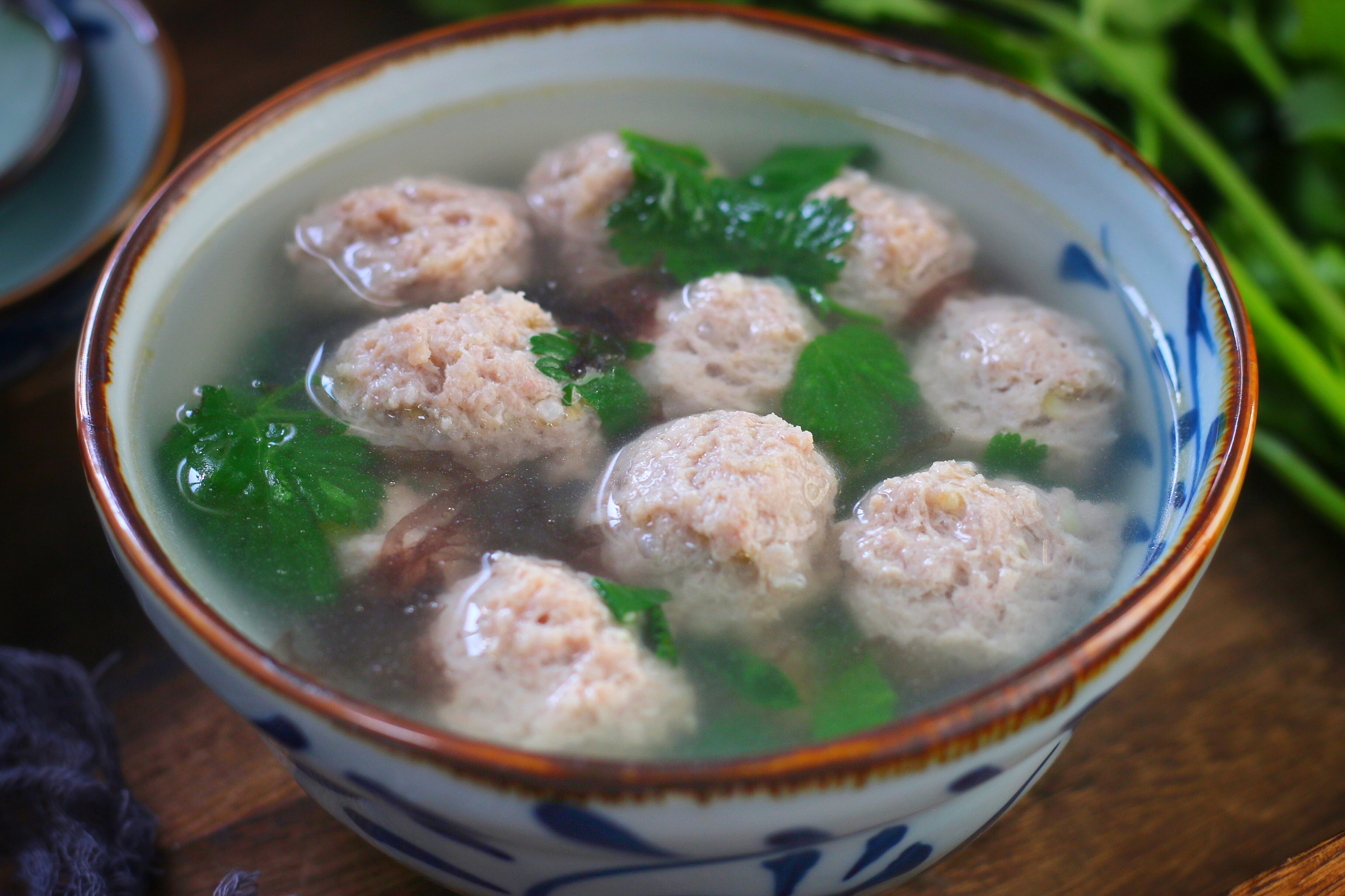 煮肉丸紫菜湯，不要加澱粉和雞精了，肉丸嫩湯鮮美，訣竅公開