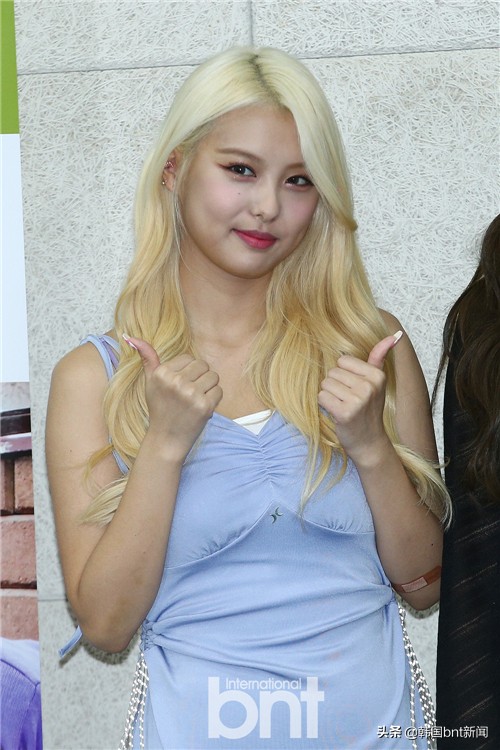 「bnt PHOTO」MOMOLAND为低收入家庭女性 捐赠1500套女