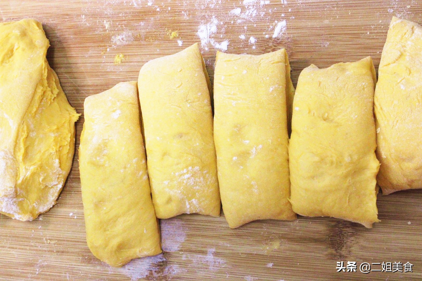 一块南瓜，一碗面粉，教您做超简单的南瓜炼乳欧包，美味还营养