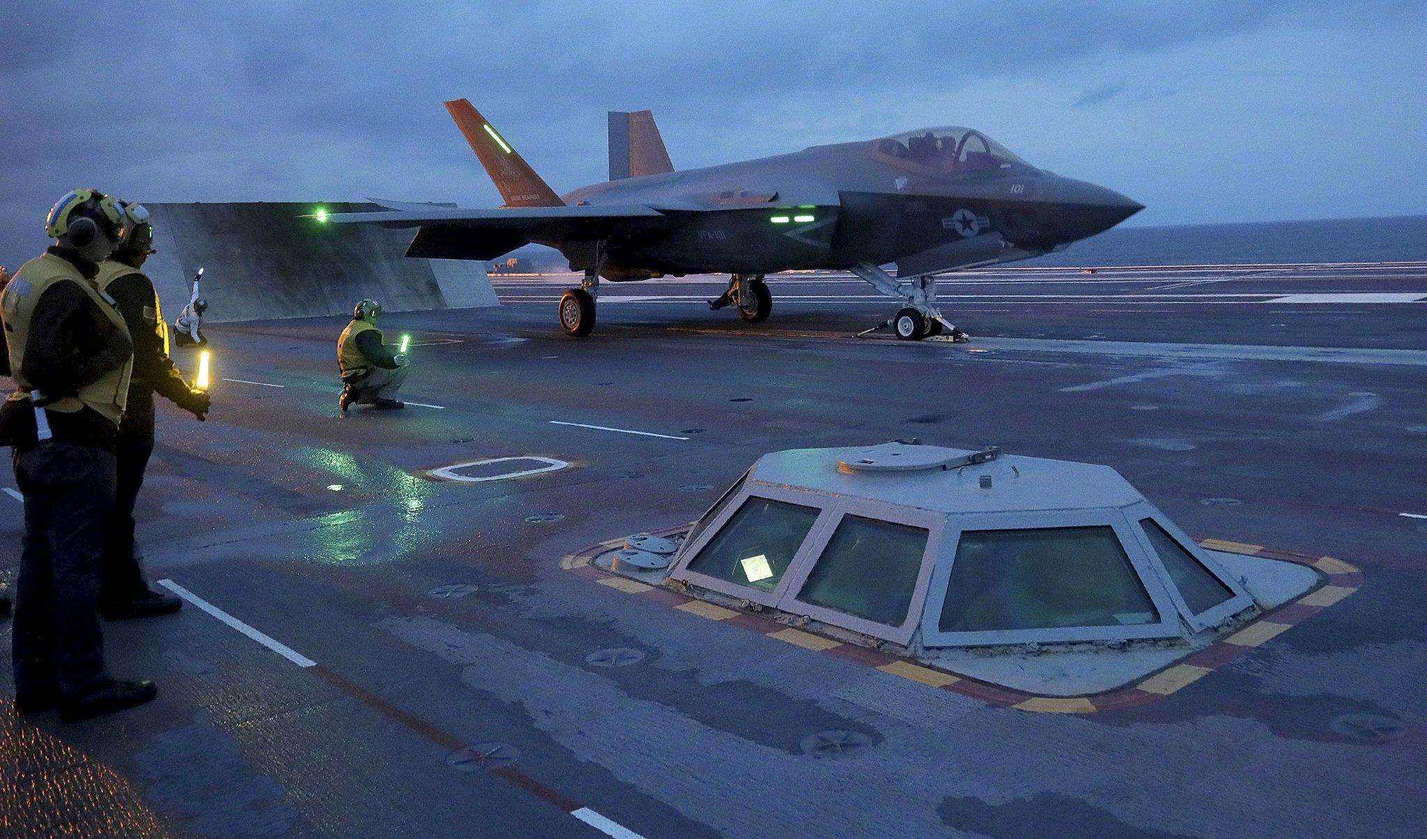 歼-31上舰，或比F-35C还厉害？中国航母和西方不同，美专家想不到