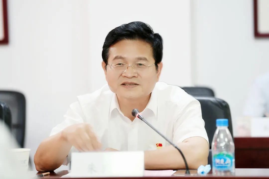 市检察院党组理论学习中心组赴中船重工第702研究所现场参观学习