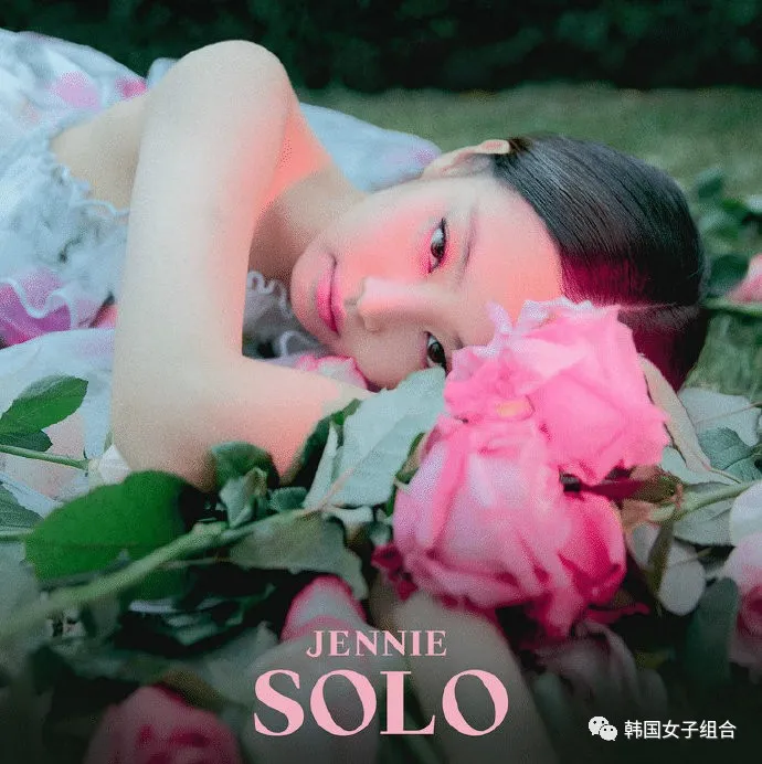 值得期待的这个女团SOLO专辑封面，她们都躺着？