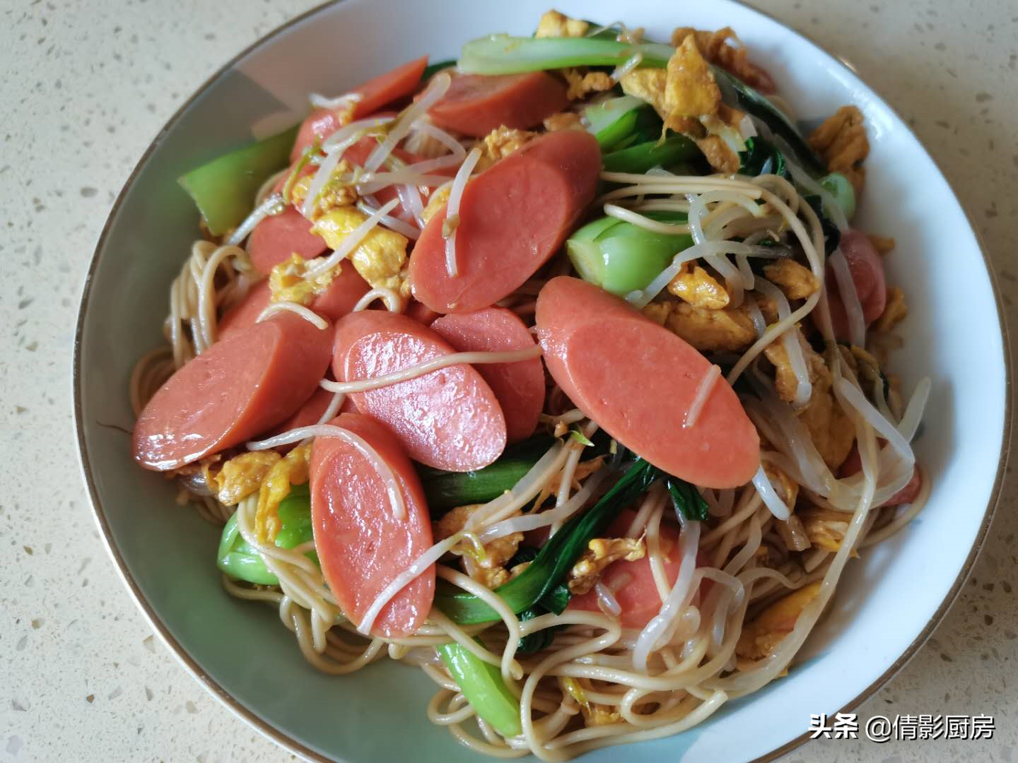When using dried noodles to make fried noodles, master these 2 tricks. The fried noodles are not only strong but also non-sticky.