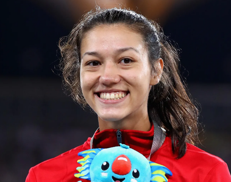 Be regretful! Abandon China of Canadian citizenship naturalization, she gets hurt accidentally however quit game, without predestined relationship record-breaking