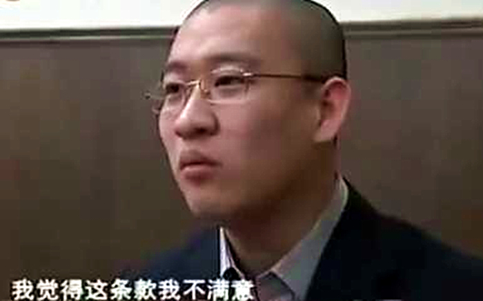 何云伟，就这样改写了他的结局，午夜梦回时是