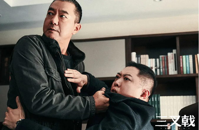 改编自金盾奖作品，开播就上热搜，《三叉戟》你真的看懂了吗？