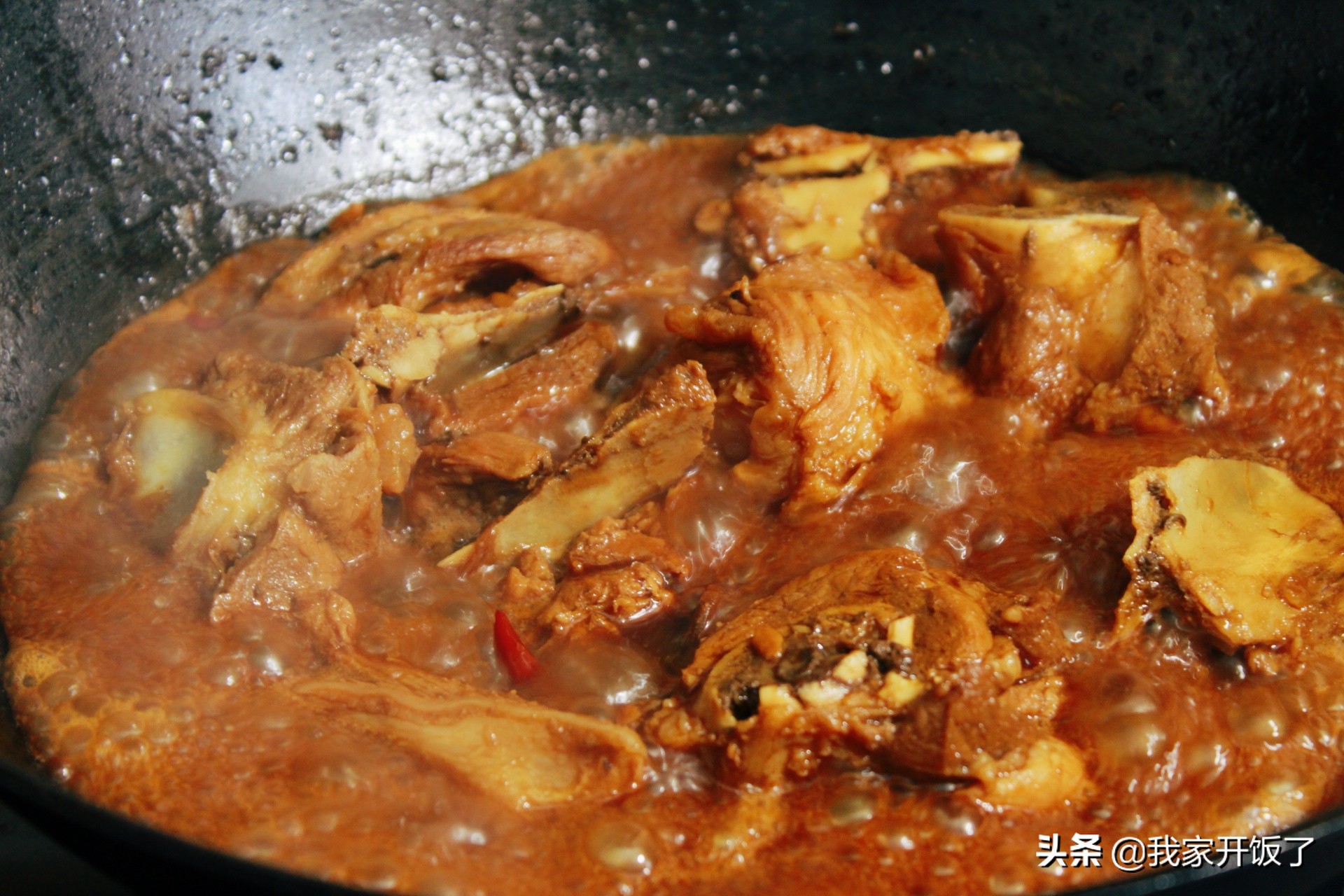 天冷后，在家做酱棒骨，比排骨吃着过瘾，都不好意思说吃了几碗饭