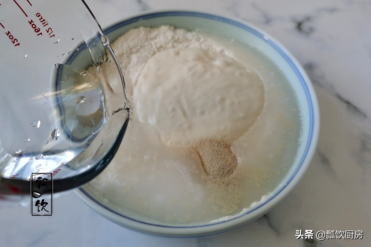 做油条新方法，外酥里软鼓大泡，告别干硬，软的弯腰，凉了都不硬