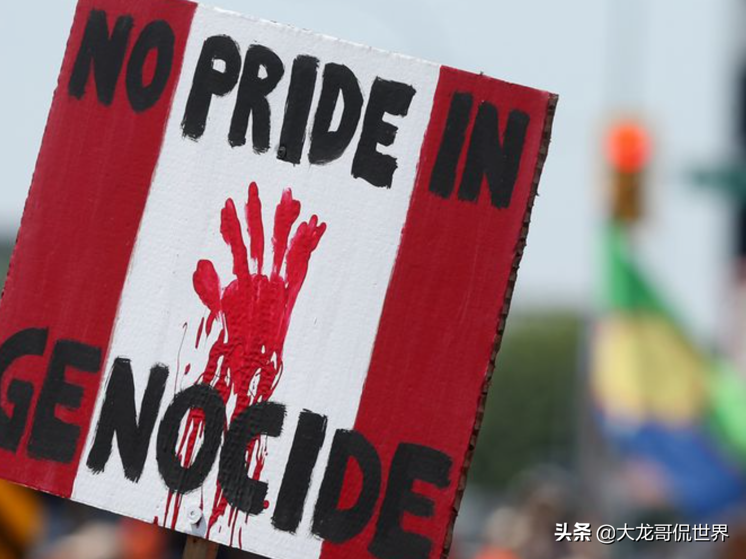 加拿大土著尸骸再现，种族灭绝再添铁证！民众推倒维多利亚女王像