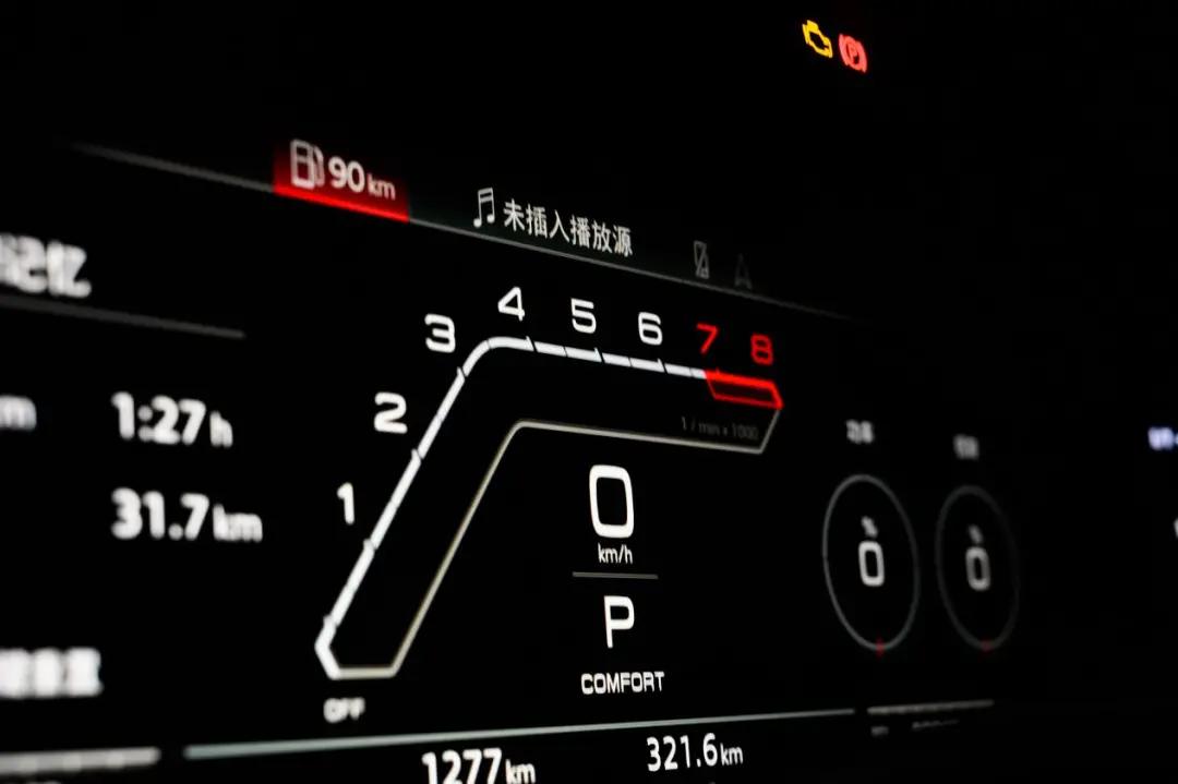 试完这台奥迪8缸性能车后发现，原来性能车也能很舒适