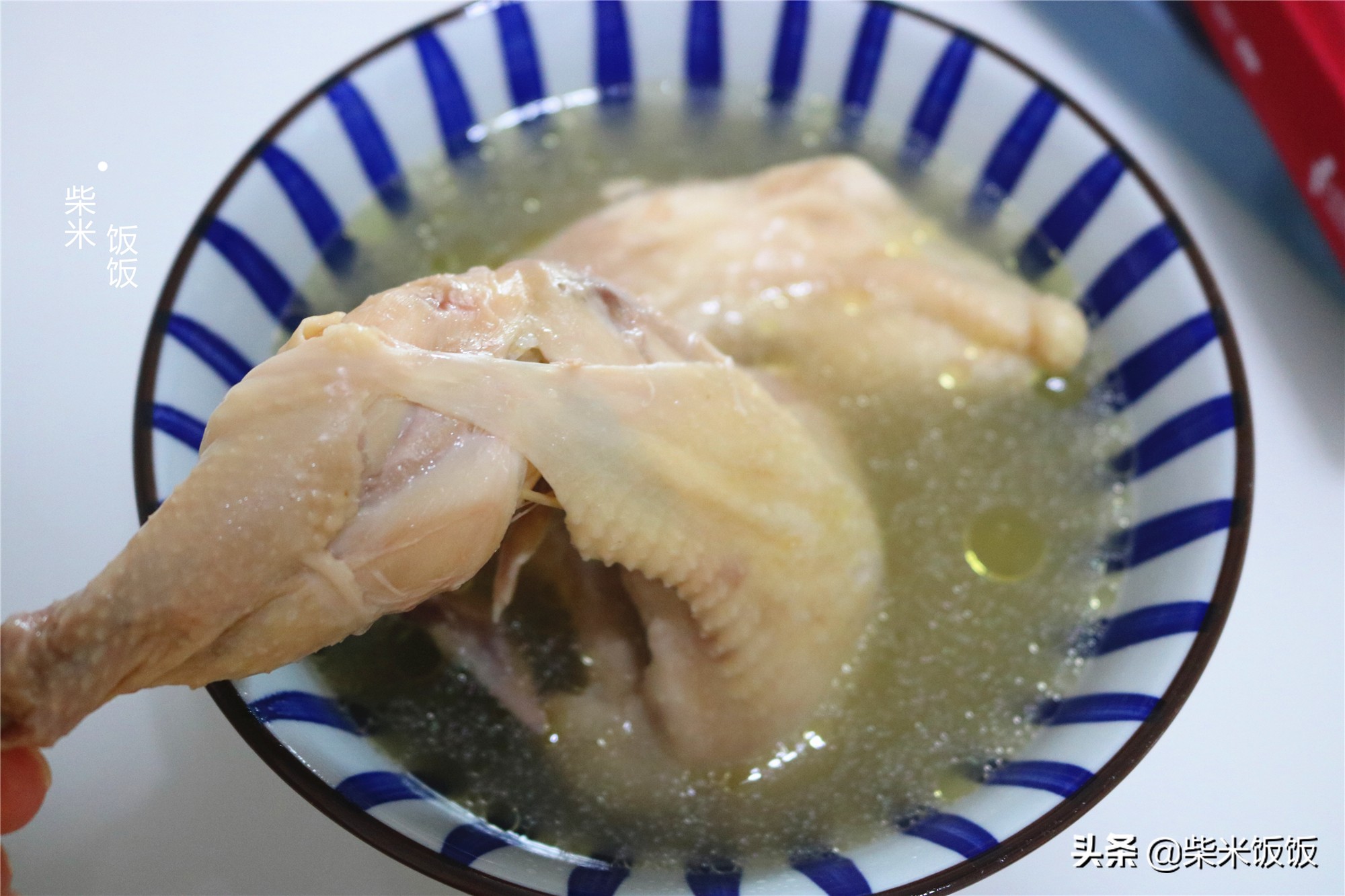 炖鸡汤，别放那么多香料，加这3样就够了，鸡汤鲜美又香醇