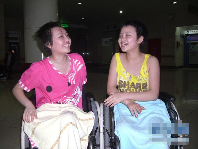 负债四千万又如何？李亚鹏的豪华人脉圈，连杨丽萍都只是其中一角