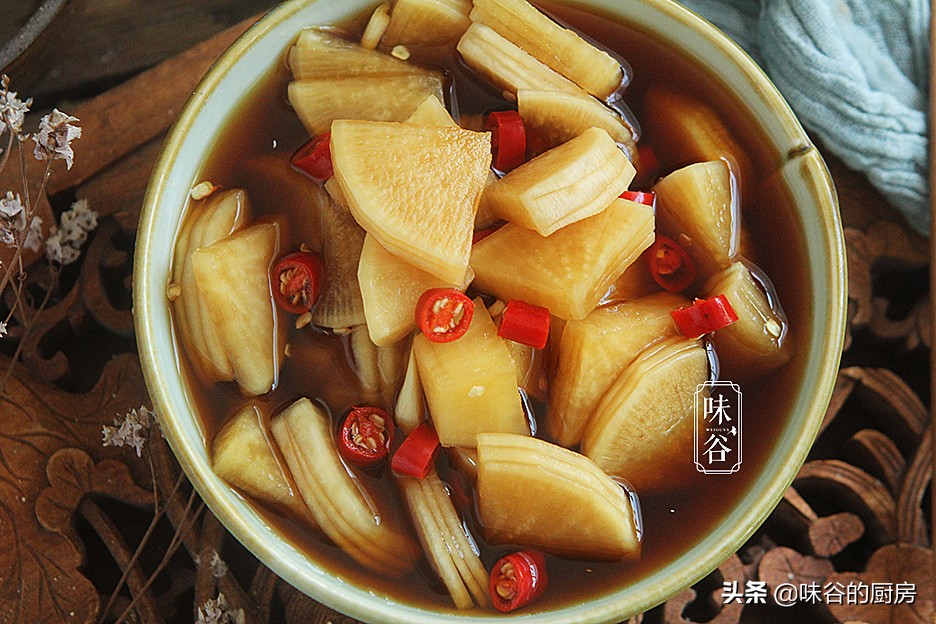 Mom has used the recipe of pickled radish for 20 years. It can be eaten on the same day. It is hot and sour and crispy.