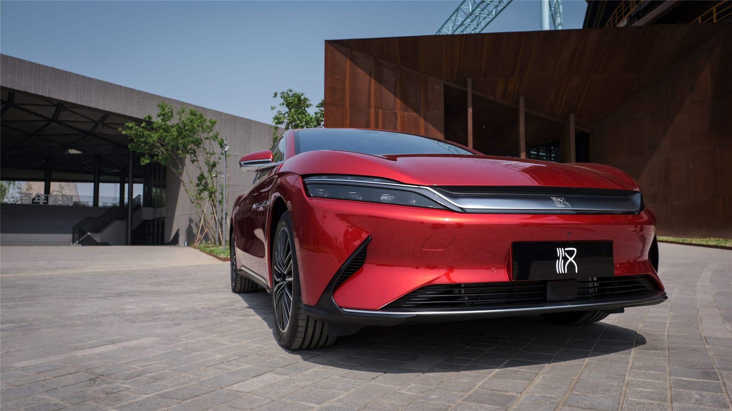 30万纯电动车该怎么选？Model3、P7、汉谁更有性价比？