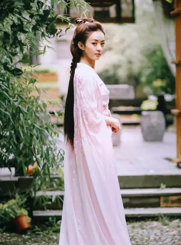 9年前她给李沁做配角，7年后李沁给她做配角，网