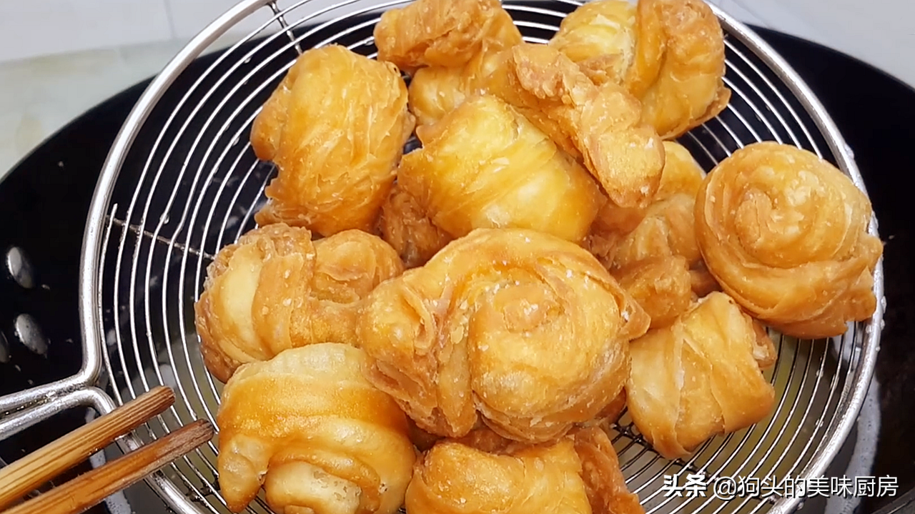 這零食我連吃了三天，一口一個，比麵包還好吃，太香了