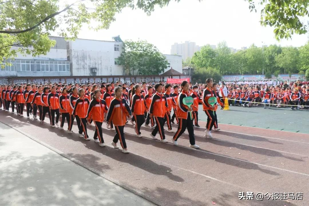 驻马店市第二十一小学怎么样?春季趣味运动会(图2)