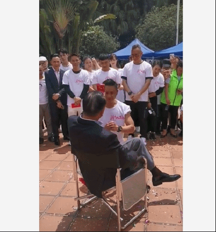 万梓良的不幸史：从影帝到街头"卖丑"，