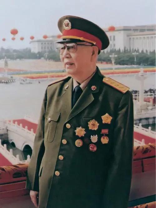 1987年，71岁的刘华清准备退休，邓小平却说：调你当军委副秘书长