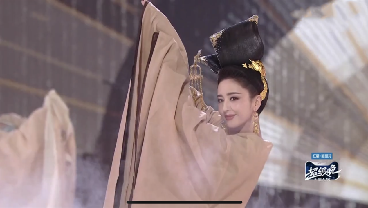 江苏卫视618超级晚，谢霆锋点燃激情，火箭少女最后一次合作
