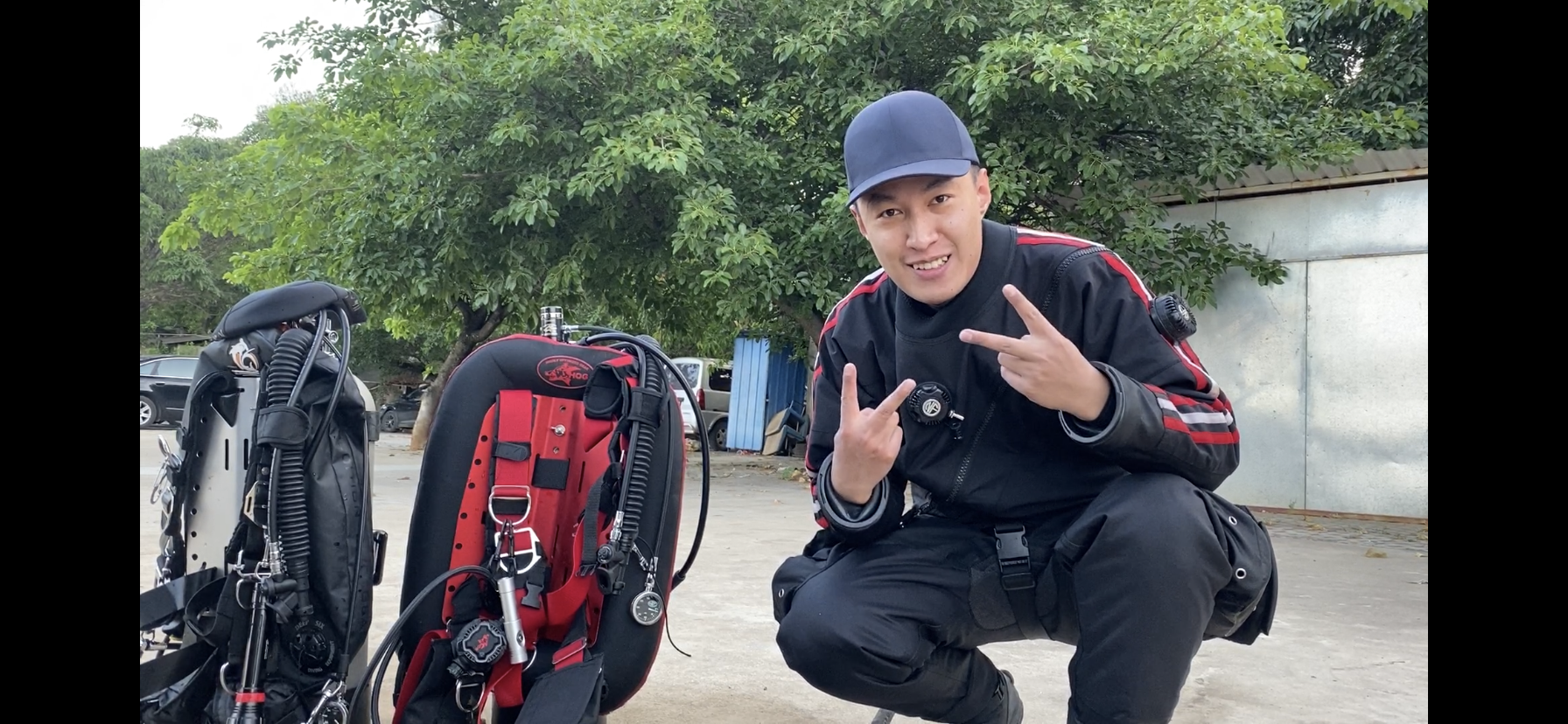 90万人围观的“寻宝游戏”，云南退伍老兵深入水底捡垃圾