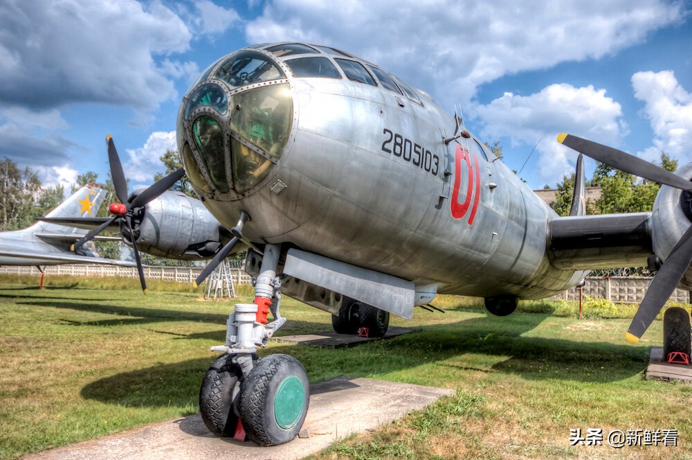 苏联空军的驾驶舱和投弹舱，难以熟练掌握的控