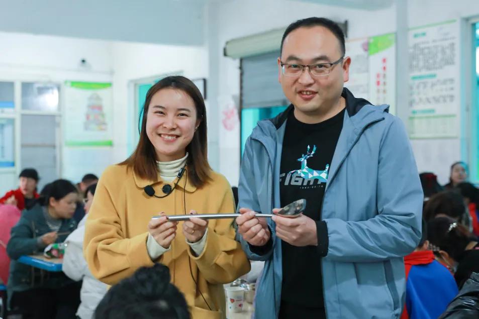 老师，您笑起来真好看——记双流区金桥小学“三八”妇女节活动