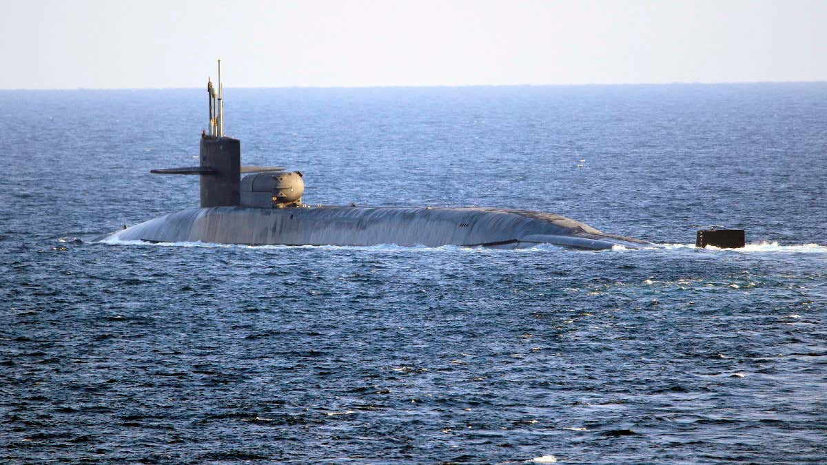 美基地遭袭击后，载弹的核潜艇出现在波斯湾，特朗普的最后一招？