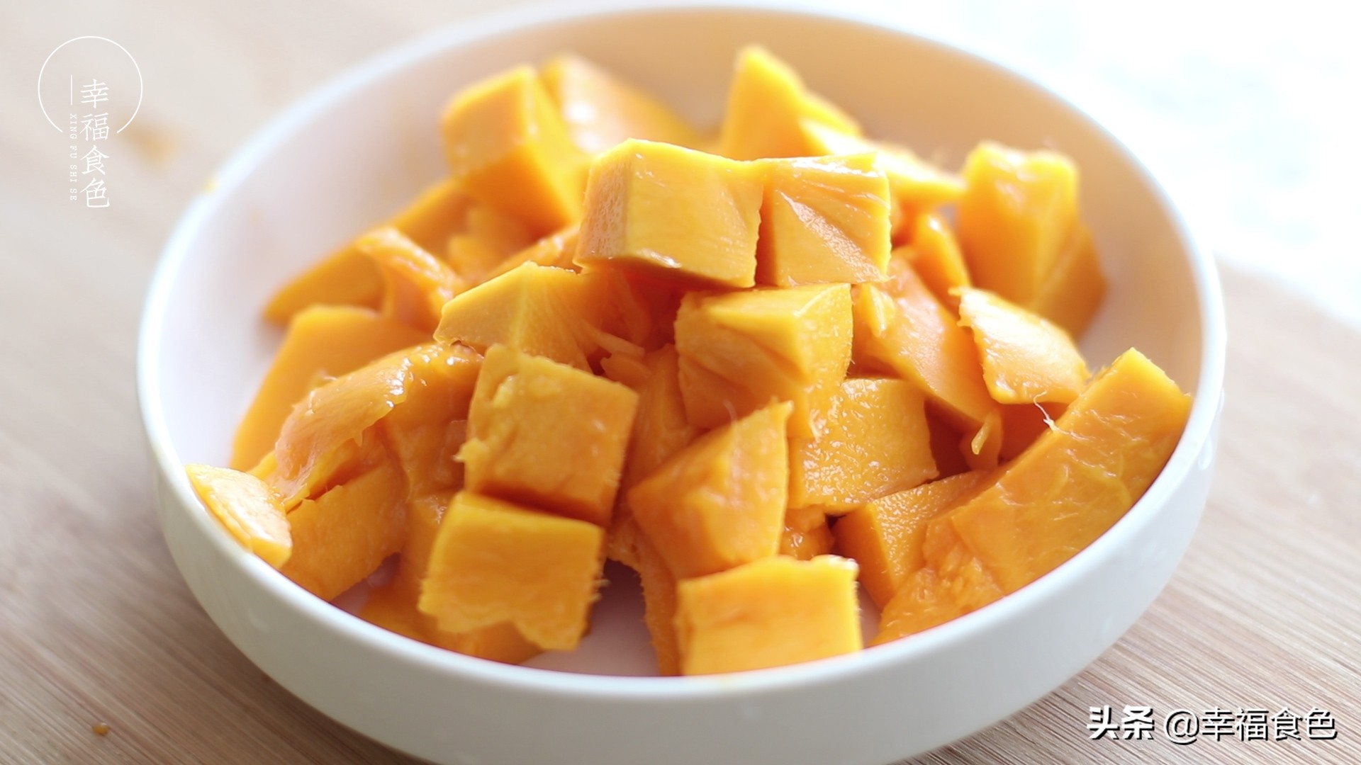 自从学会用芒果来做雪糕，家里芒果再也没放坏过，好吃又健康