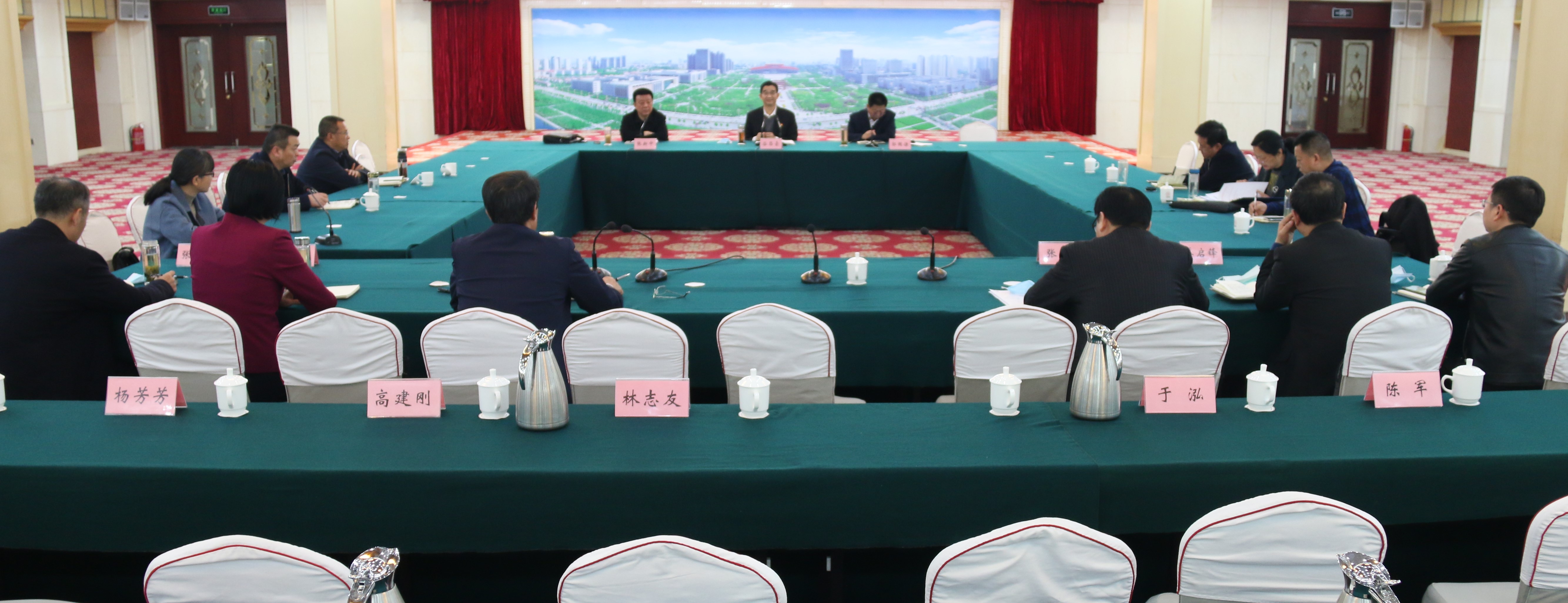 教育整頓信陽(yáng)在行動(dòng)丨信陽(yáng)市政法隊(duì)伍教育整頓領(lǐng)導(dǎo)小組辦公室第二次主任會(huì)議召開(kāi)