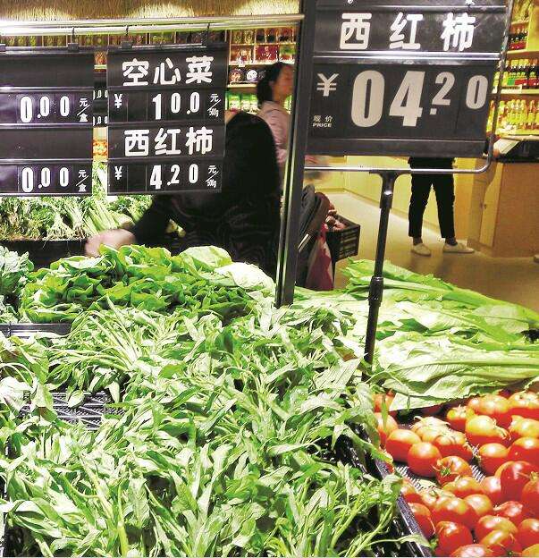 忍痛扔菜、2000人被隔离！看疫情暴风眼中的滞留