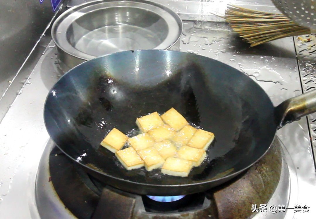 图片[6]-家常豆腐掌握做法 这两个技巧 豆腐不粘锅色泽鲜艳-起舞食谱网