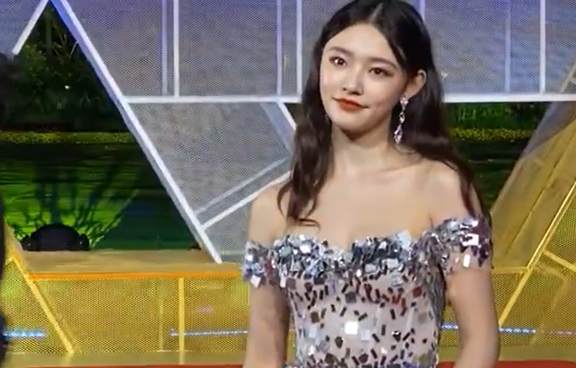 金鸡闭幕红毯生图：刘诗诗艳压，杨幂秀出曼妙