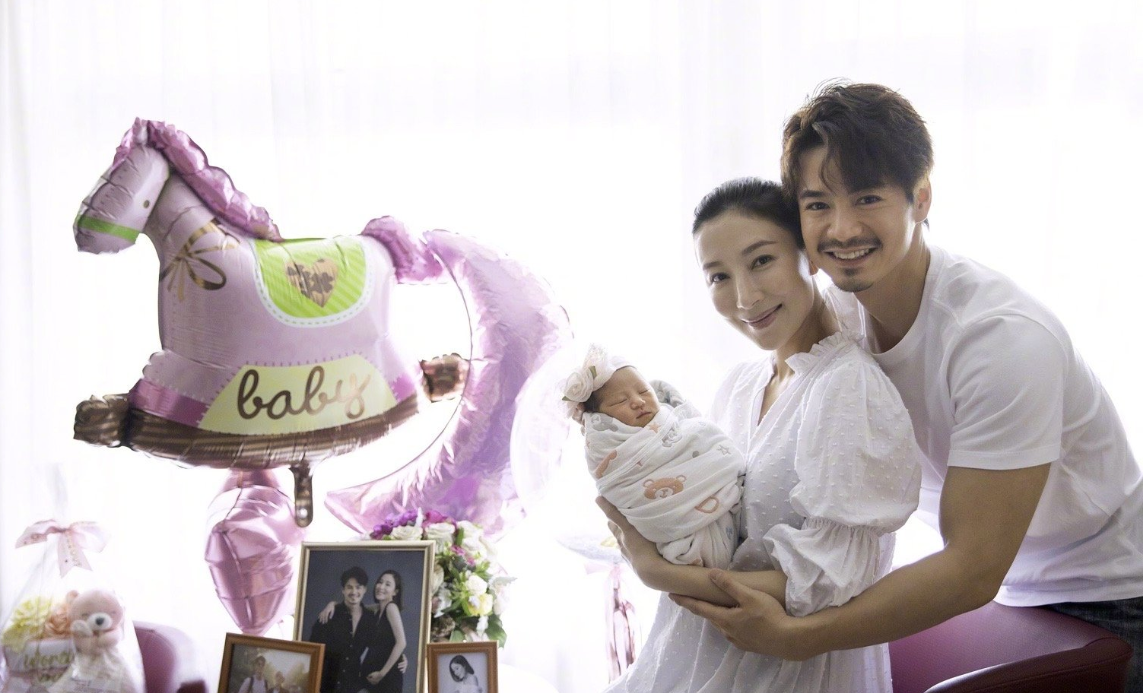 杨怡晒41岁生日照，与罗仲谦共同庆生，夫妻俩生日只差两天