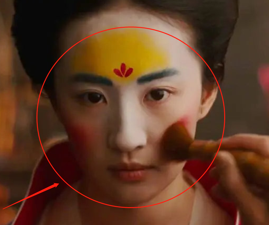 都说刘亦菲鹅黄妆难理解，看清女配角妆容后，确定是认真的？