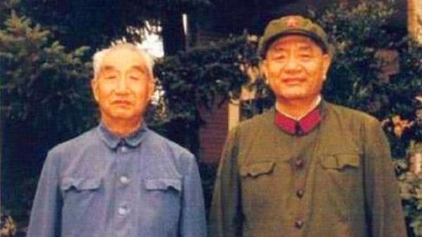 开国将军想家，回老家看望母亲，却发现母亲正