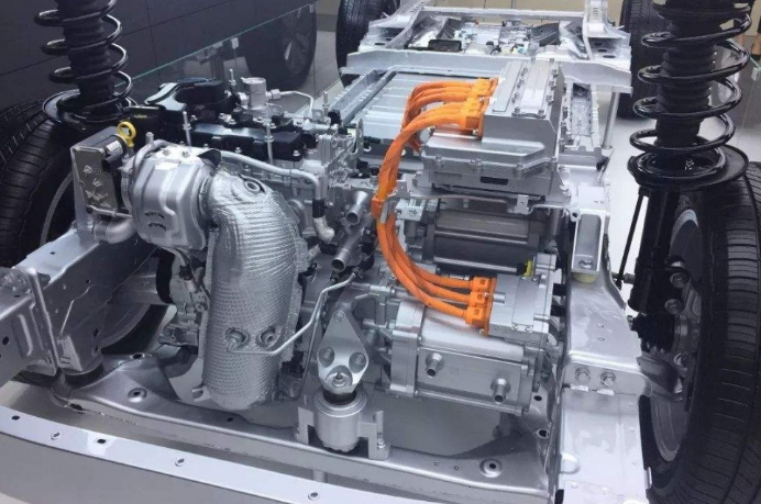 有空气悬挂，标配四缸机，还买什么理想One