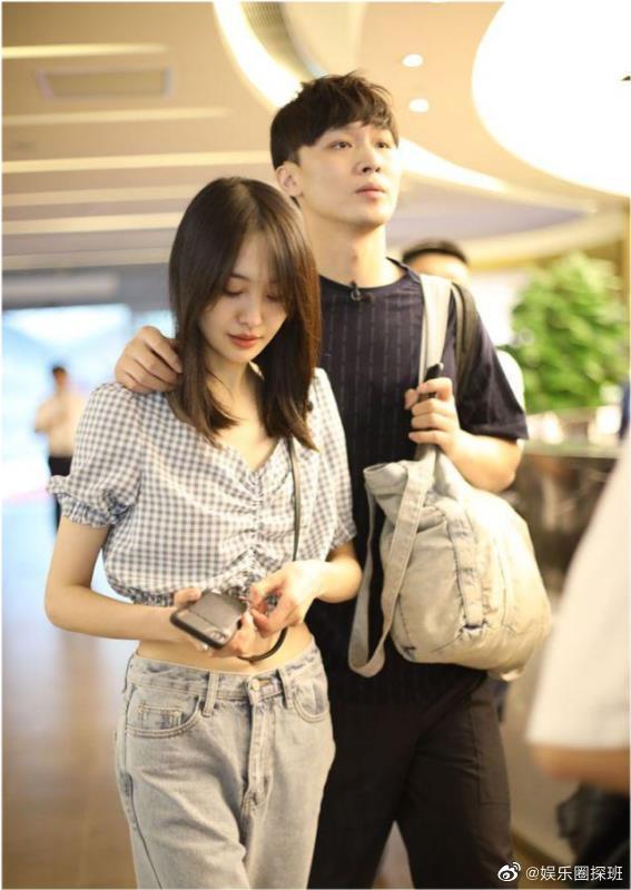 张恒父亲晒出郑爽的手写信，网友：这么不平等