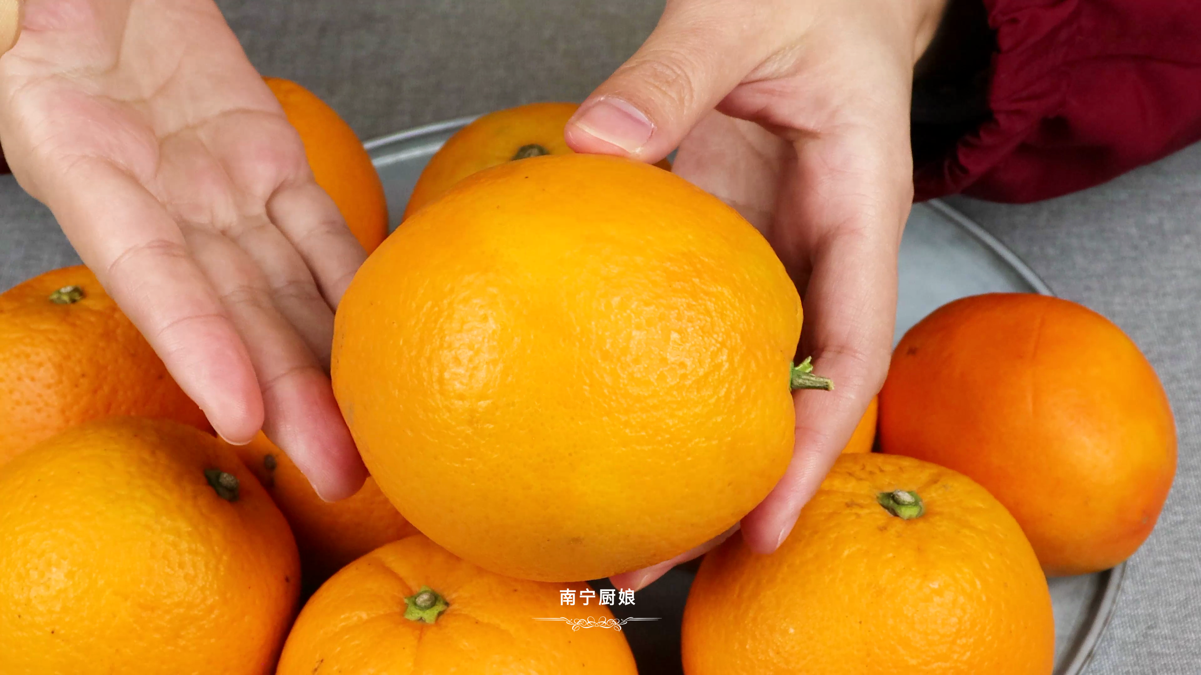 橙子要買“母”的才好吃，牢記4個挑選技巧，包你買到的香甜多汁