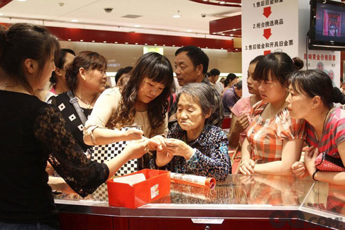 黄金价格持续下跌，现在买黄金进行投资，可以对抗通胀吗？