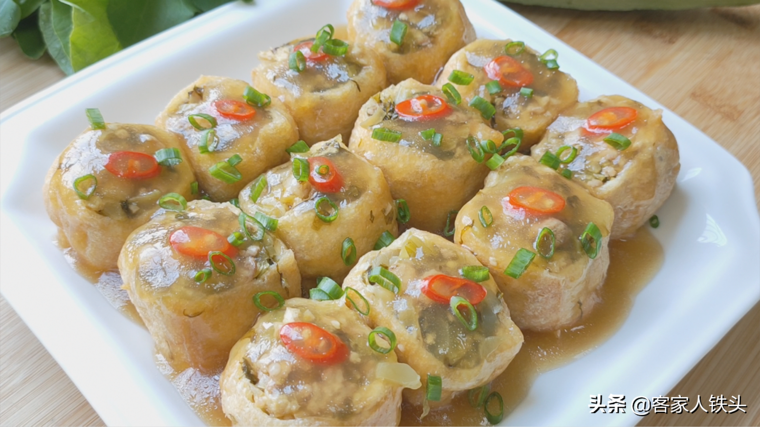 逢年过节，油豆腐不炖肉了，教你一个新鲜吃法，好吃解馋待客不错