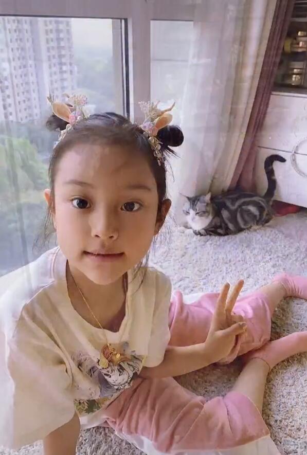 李小璐2020年终笔记，晒父母和女儿，秀闺蜜，只字不提贾乃亮