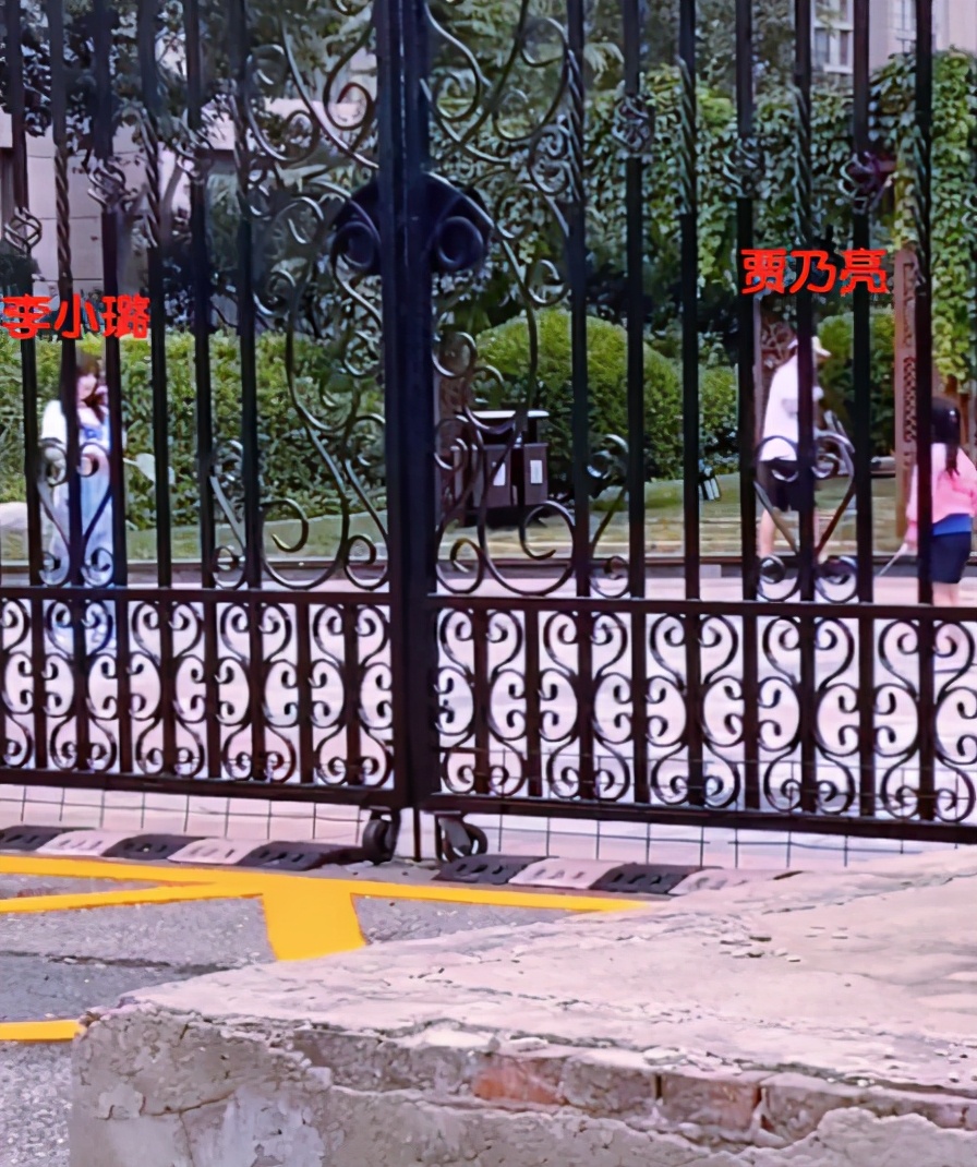 Gu Nailiang records put together art to be pointed to to be occupied, staff member and tourist have conflict, rage is pushed each other