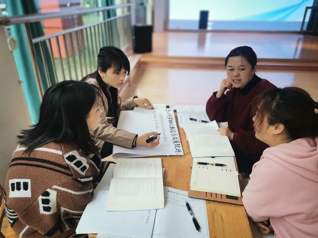 四川天府新区华阳幼儿园西数学组教研活动