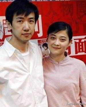 李小冉为他流产2次，出轨其他女星与梅婷离婚，如今50岁另结新欢