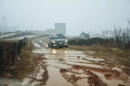 重庆|雨天行车，车轮打滑如何做到安全驾驶